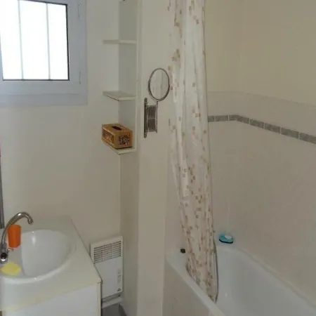 - 4 Pers, 35 M2, 2/1 Appartement *